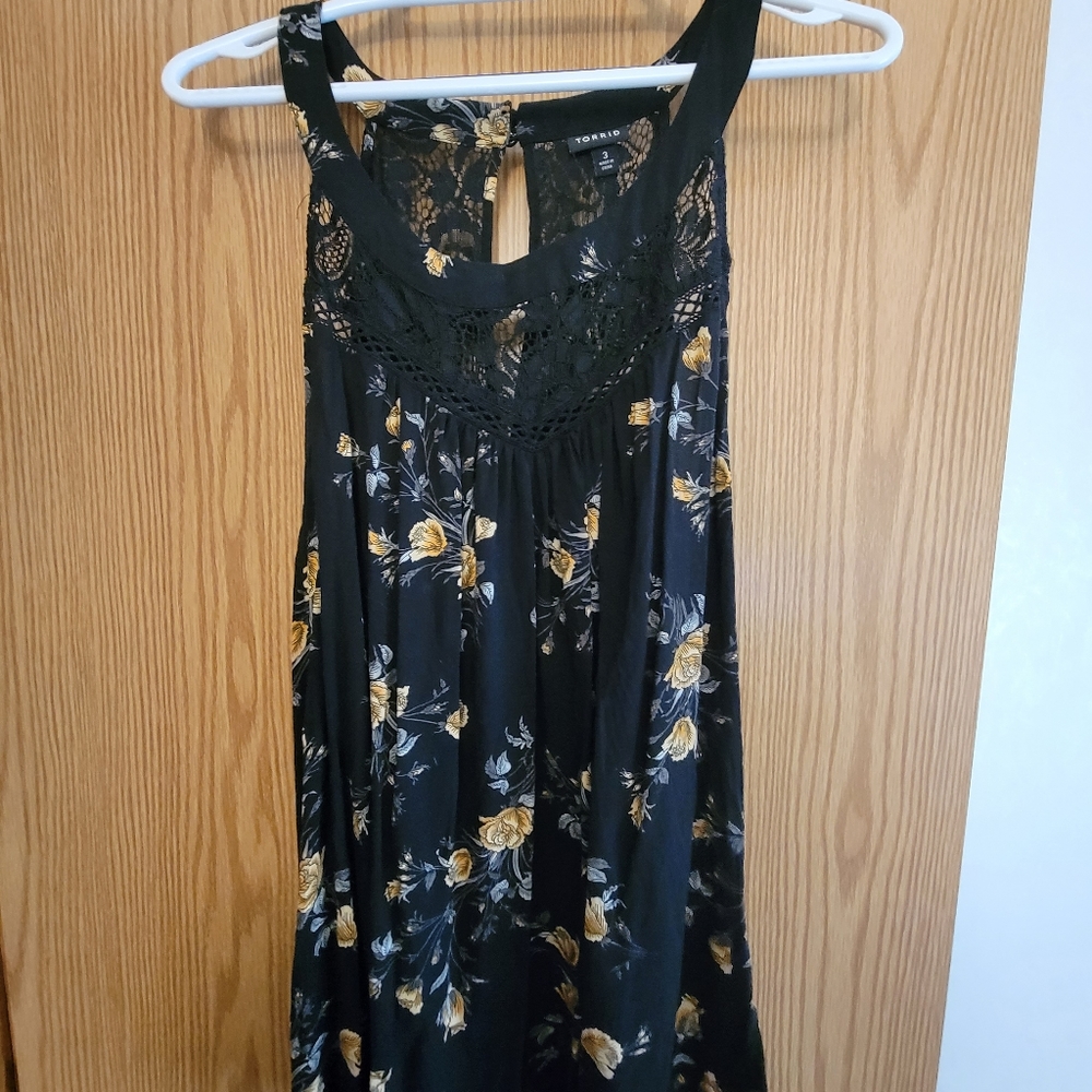 Torrid Sleevless Top w/Lace Inset